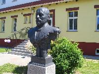 Zdjęcie przedstawiające pomnik prof. Emila von Behringa